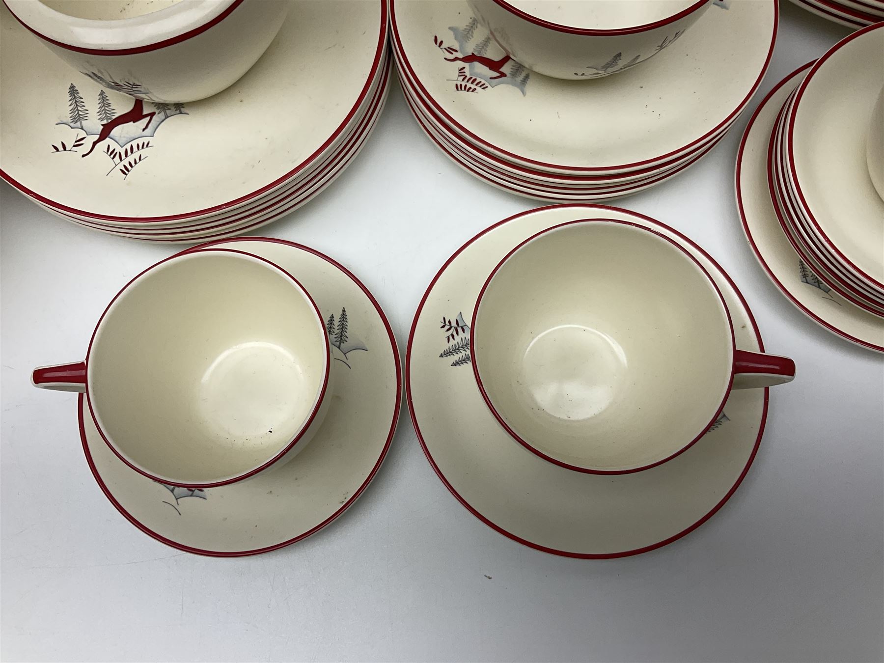 Crown Devon Stockholm patterned tea and dinner wares, to include, five teacups and saucers, milk jug, open sucrier, six dessert plates, six side plates, six dinner plates, serving platter, etc (42)