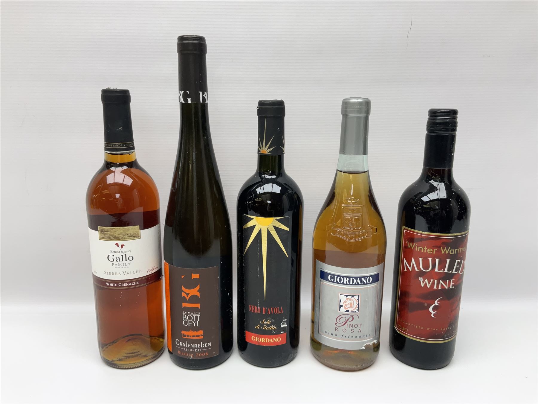 Mixed wine, including Domaine Martin 2011 Plan De Dieu, L'Oratoire de Millegrand 2006, Sauvignon Blanc, Giordano 2014 Pinot Grigio, various content and proof (27)
