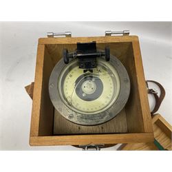 Saura handheld compass in wood case