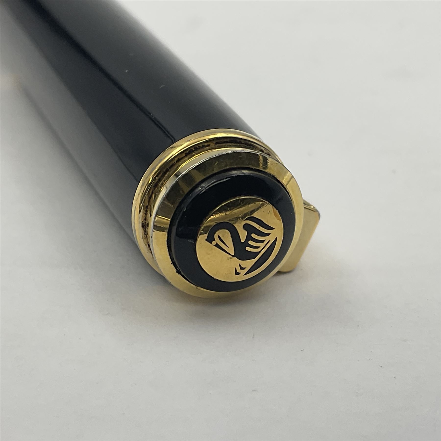 Pelikan M800 Souveran fountain pen, the green and black striped barrel with gilt beak shaped clip and double cap band with gold bi-colour nib stamped 18C-750, L13.5cm