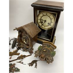 Mantle clock H35cm together with two cuckoo clocks, with foliage decoration. 