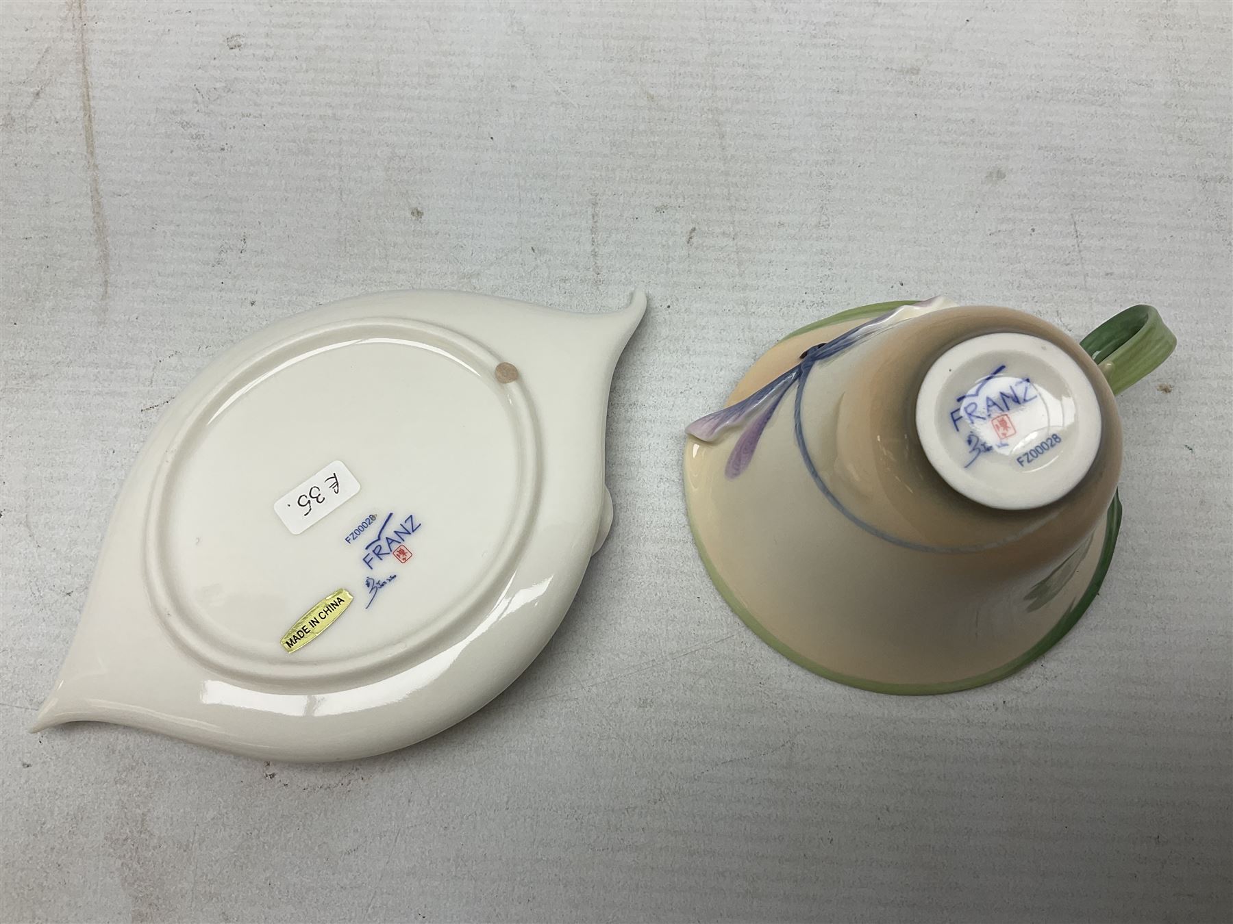 Five Franz teacups and saucers comprising Hummingbird FZ00129, Bluebell FZ00875, Dragonfly FZ00028, Butterfly XP1693 and Daisy FZ00793, together with Hummingbird spoon, all boxed (6)