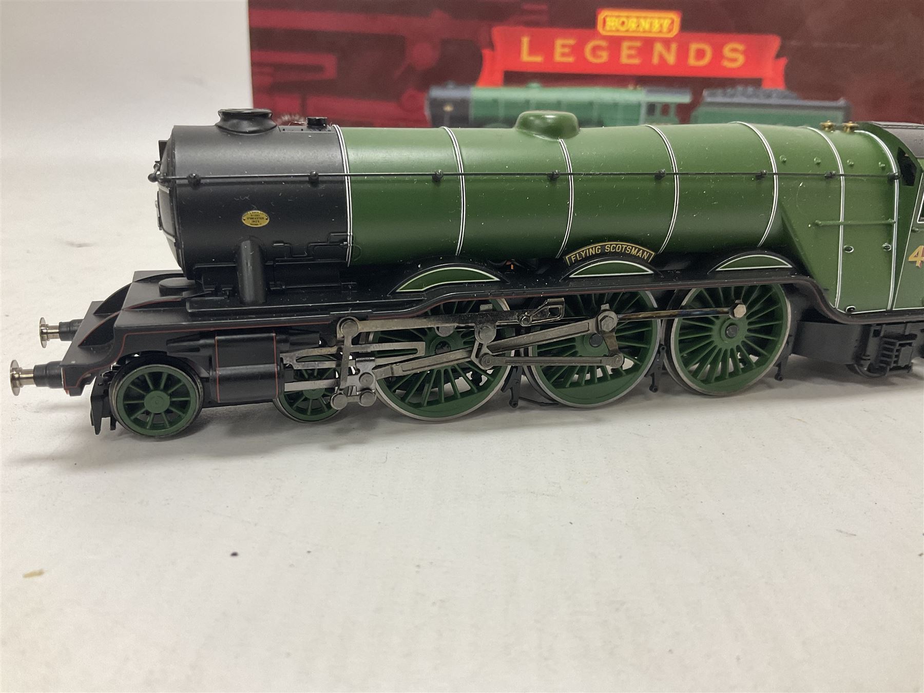 Hornby ‘00’ gauge - Limited Edition Hornby Legends Series no.989/1000 Class A1 LNER 4-6-2 ‘Flying Scotsman’ no.4472 in green; in original box with certificate of authenticity 