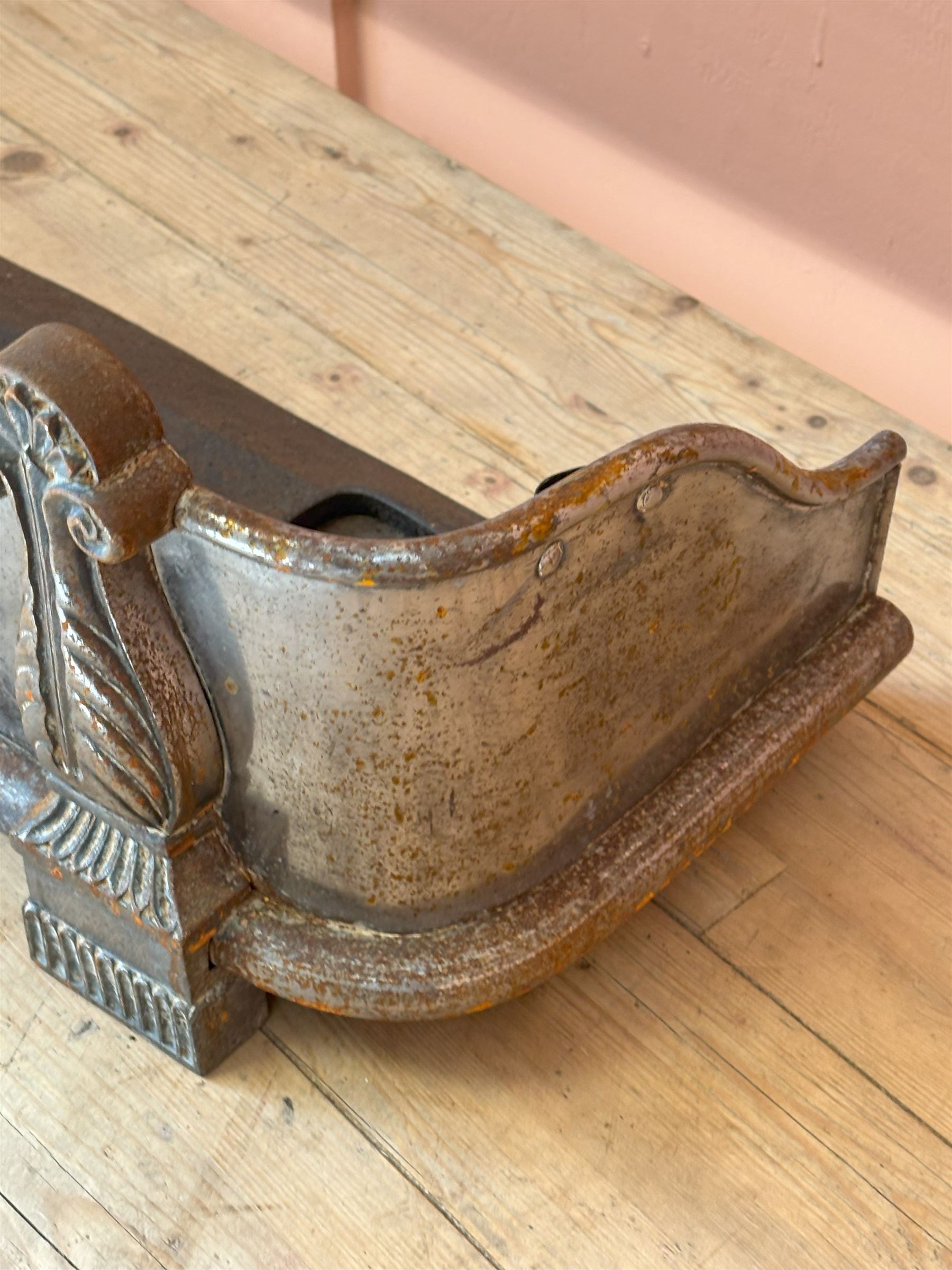 19th century steel fire fender with acanthus and anthemion motif. L109cm - COLLECTION BY APPOINTMENT FROM: The White House, Thirsk Road, Easingwold, York, YO61 3NF - CALL 01723 507111 TO ARRANGE