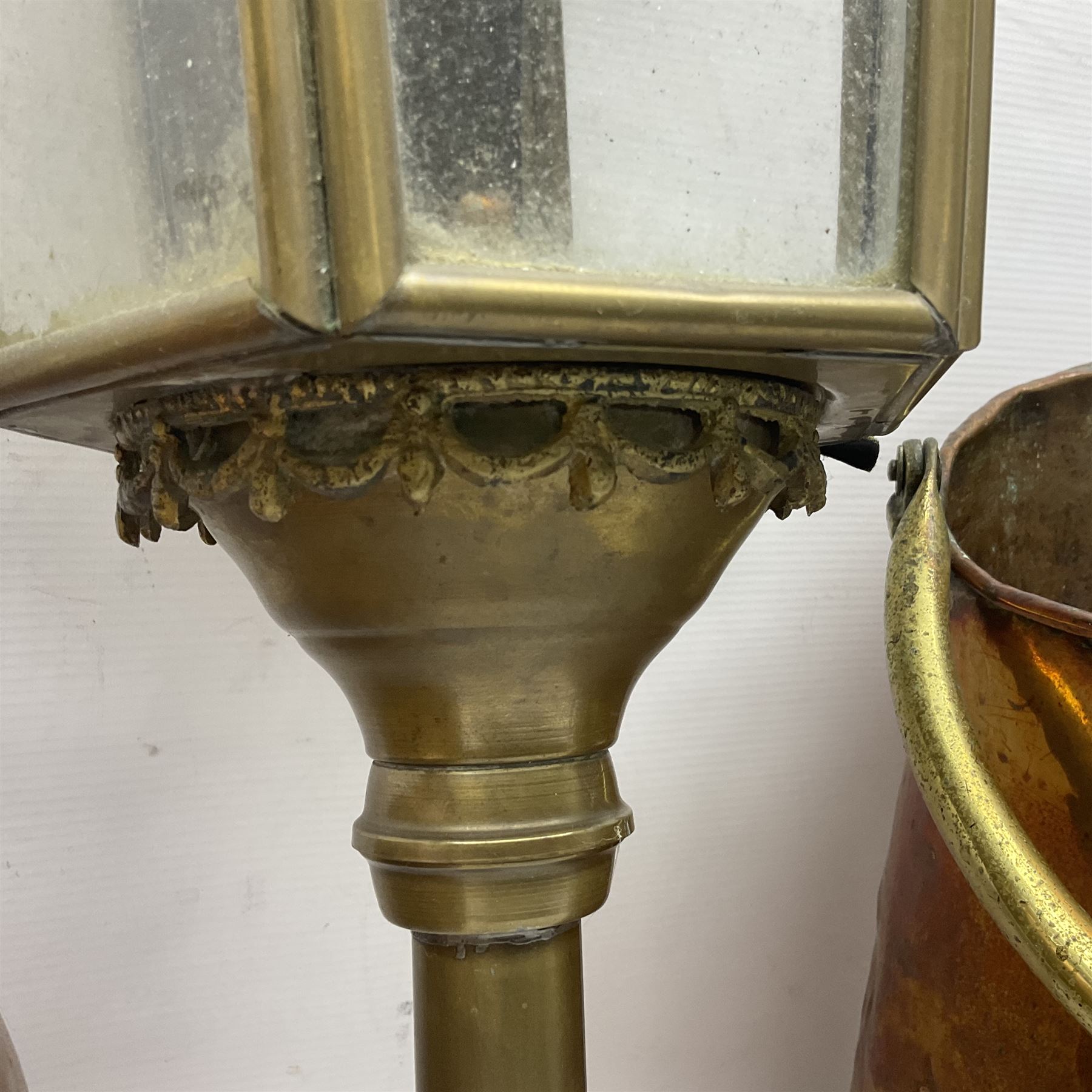 20th century brass carriage lantern, with six glass panels and eagle finial, together with a copper coal scuttle and hammered copper vase, lantern H77cm