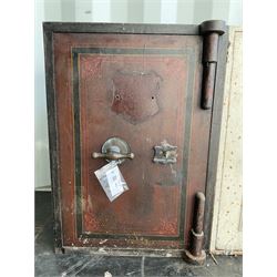 Lumby Son & Wood Victorian cast iron safe, with key and internal drawer with key - THIS LOT IS TO BE COLLECTED BY APPOINTMENT FROM DUGGLEBY STORAGE, GREAT HILL, EASTFIELD, SCARBOROUGH, YO11 3TX
