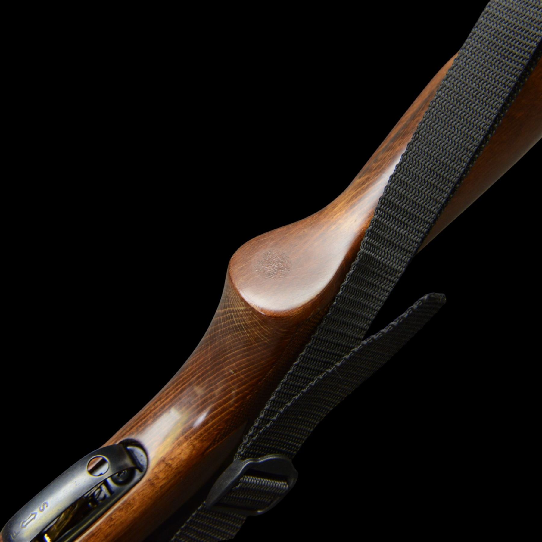 Gamo Maxima .22 break barrel air rifle, serial no 04-183689-04, with Gamo sight, in gun sleeve, L121cm