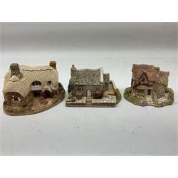 Twenty six Lilliput Lane models from the British and English Collections to include 'Ostlers Keep', 'Holme Dyke', 'Dovetails', 'Victoria cottage' etc, all boxed with deeds