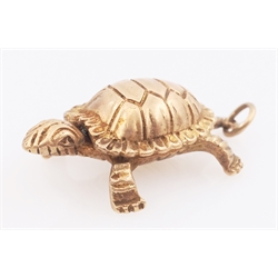  Gold tortoise pendant hallmarked 9ct approx 5.4gm  