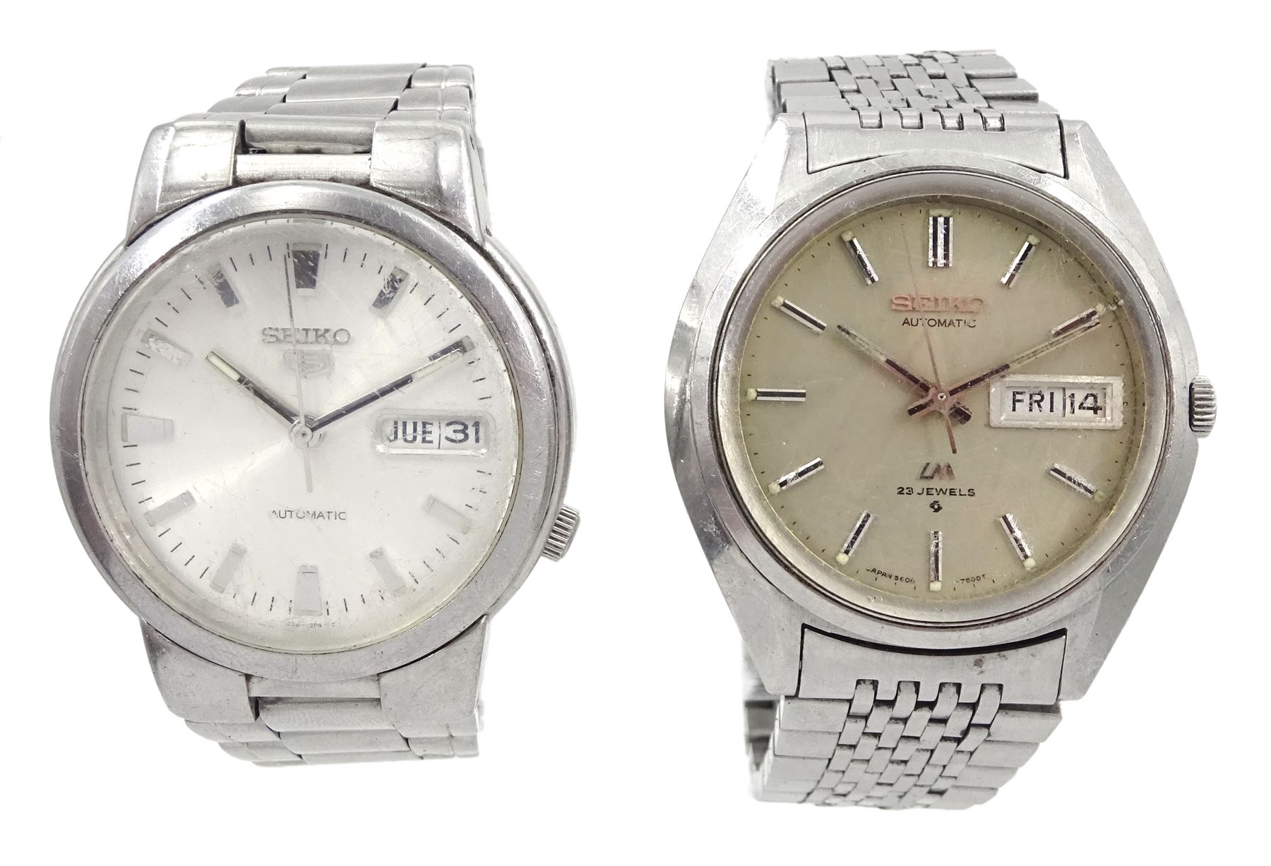 Seiko Lord Matic automatic gentleman's stainless steel bracelet wristwatch, No. 5606-7190 and a Seiko 5 automatic stainless steel bracelet wristwatch, No.7S26-01F0-A4, both 21 jewels, with day/date apertures and boxed
