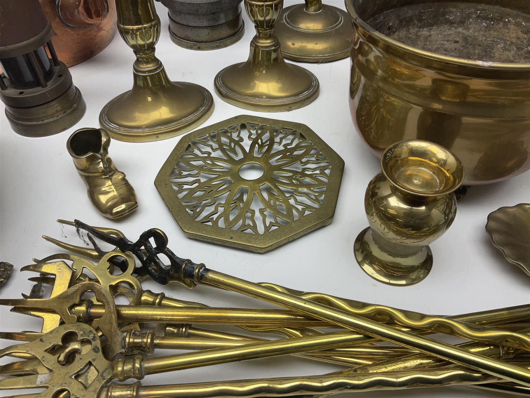 Collection of brassware, to include two jardinieres, candle sticks, brass shell, etc