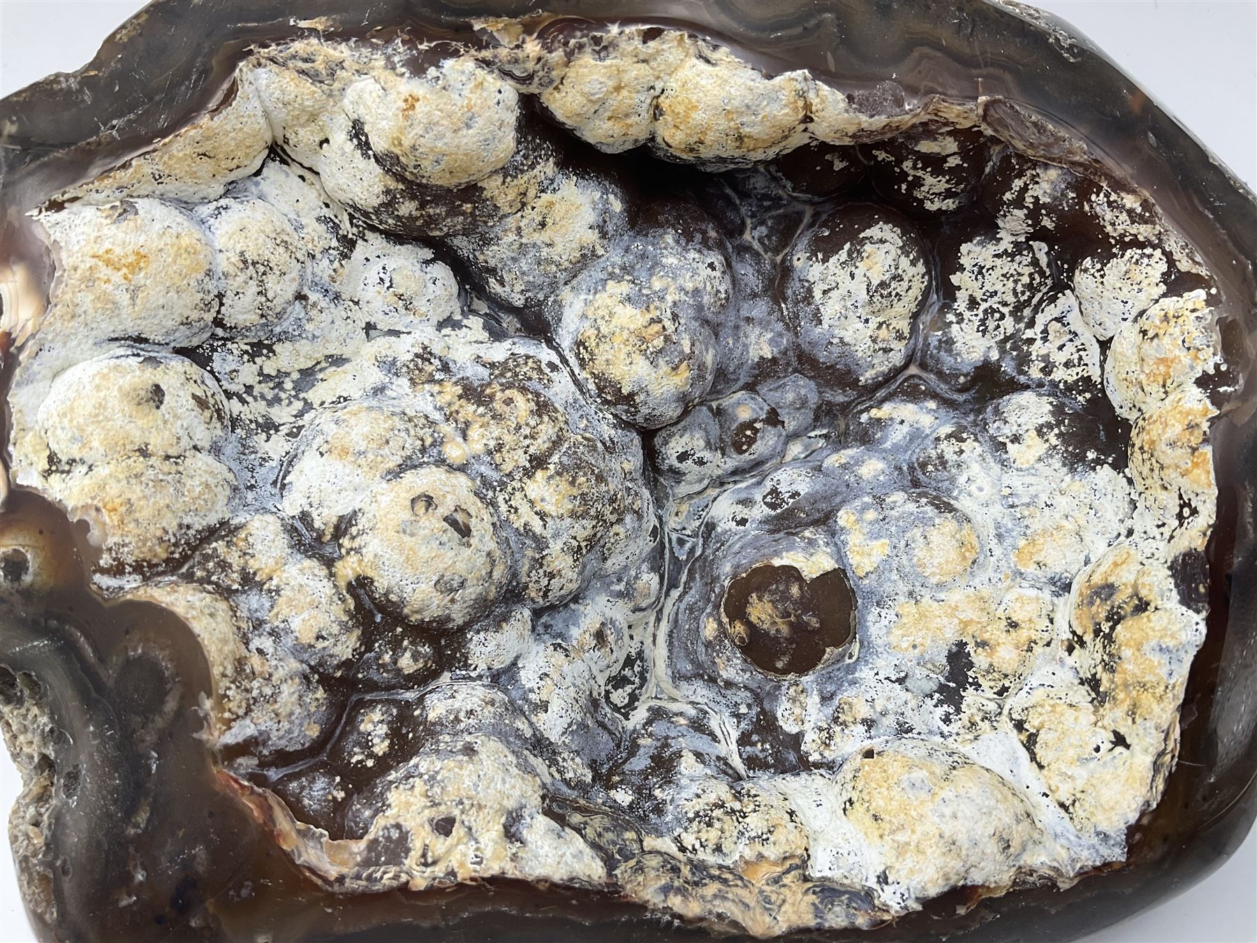 Agate crystal geode cluster, in brown and white tones, H7cm