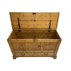 George III pine mule chest, rectangular hinged lid over panelled front and sides, fitted with single drawer to base, raisedon bracket feet