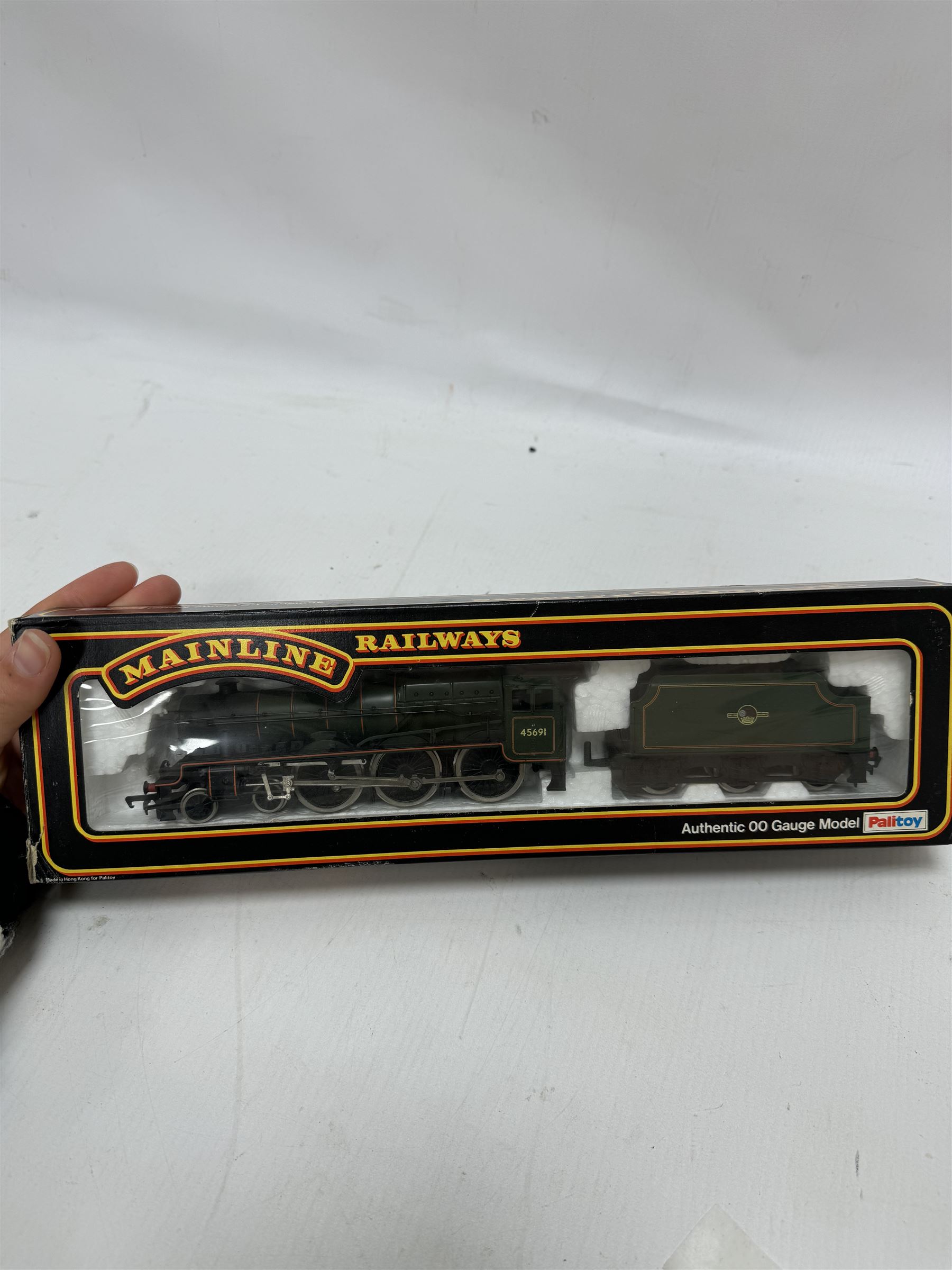 Seven Mainline Railways '00' gauge Jubilee Class 4-6-0 locomotives, comprising five 37062 in BR green livery, reworked as United Province no. 45578, Newfoundland no. 45573, Bellerophon no.45694, Nelson no. 45664 and no. 45691, 37047 Mars locomotive no. 45698 with Fowler tender in BR green livery and 936153 Western Australia locomotive no. 45568 in BR black livery, all boxed