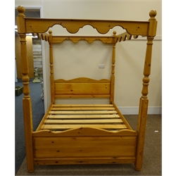  Solid pine four poster bed, W166cm, H216cm, L217cm  
