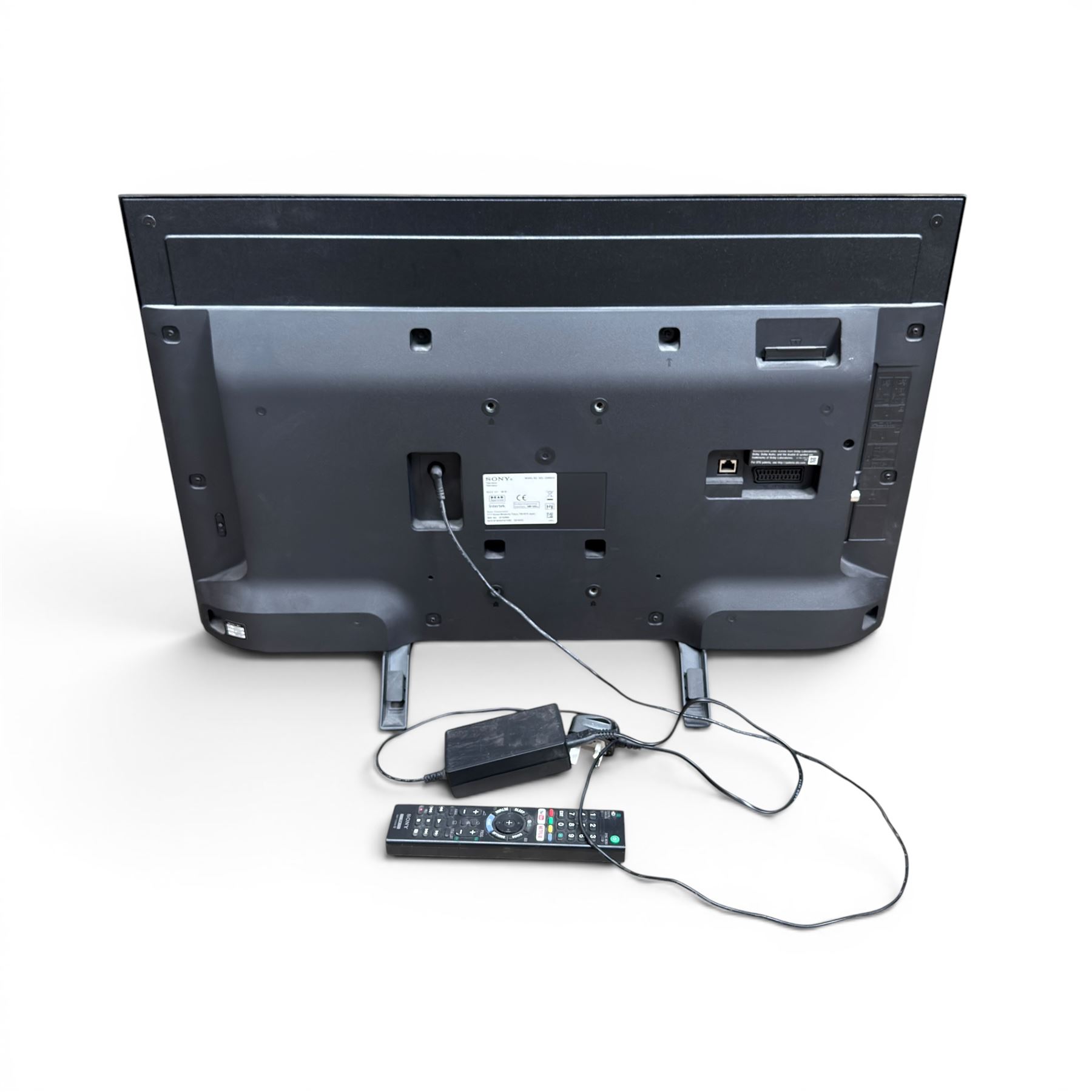 Sony 32'' KDL-32WE613 television with remote