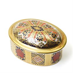 Pair of Imari pattern 1128 trays, of rectangular form, W9.5cm; together with two covered oval boxes, Old Imari pattern 1128, larger W10cm (4)