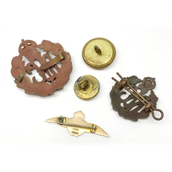 WW1 9ct gold Royal Flying Corps sweetheart bar brooch as a pair of pilot's wings L4cm; two RFC metal badges and two buttons (5)