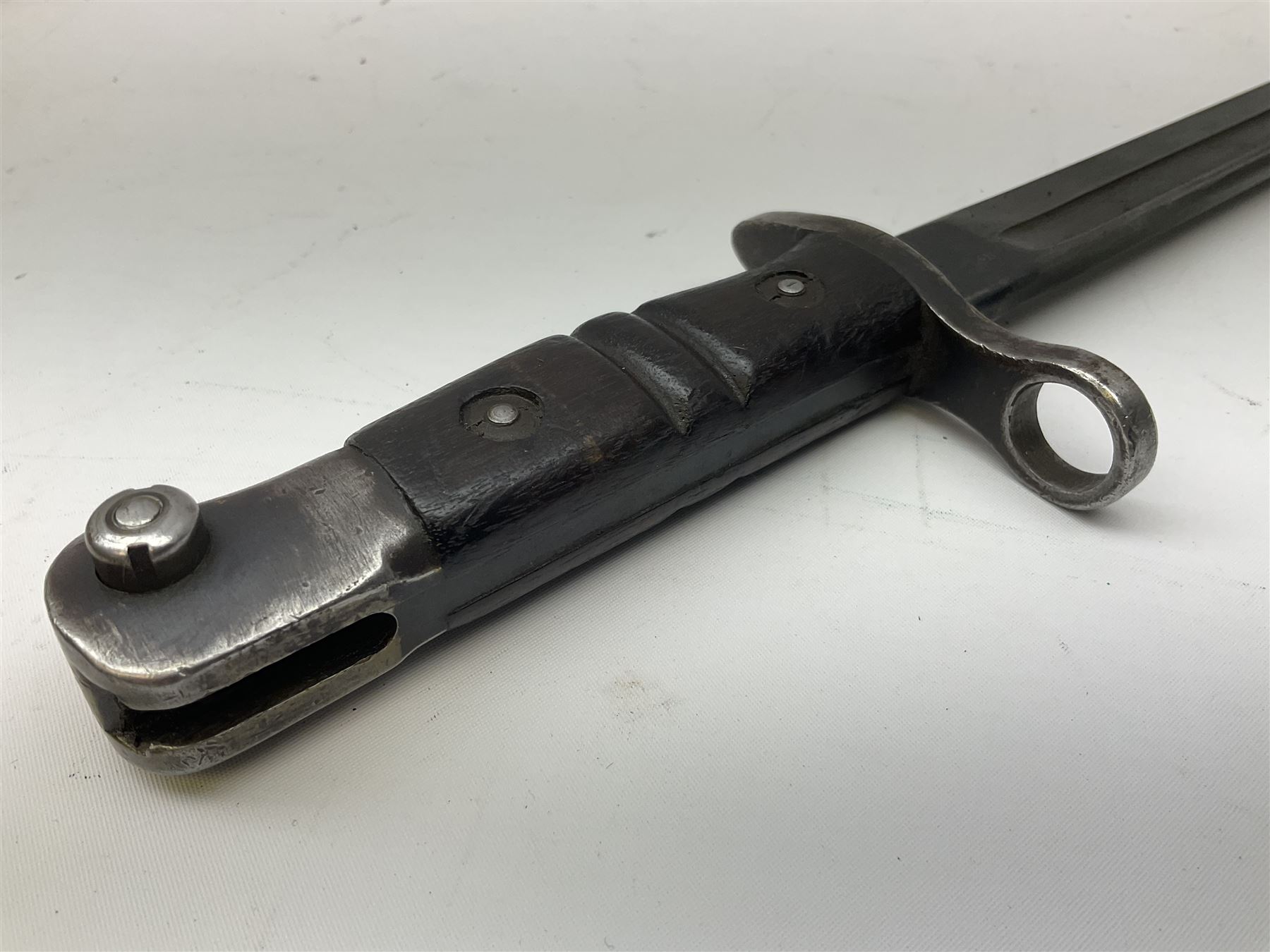 WW1 American Remington P14 rifle bayonet Model 1913, the 43cm fullered steel blade dated 5 17; in metal mounted leather scabbard L57cm overall; and WW1 Canadian Ross Rifle Co.1907 Model Mk.II bayonet, dated 2/17; in leather scabbard with frog (2)