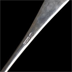 Suite of Edwardian silver rat tail cutlery engraved with a crest comprising twelve table forks, eleven dessert forks, twelve table spoons, eleven dessert spoons, nine teaspoons, soup ladle, pair of sauce ladles and basting spoon Sheffield 1901/02 Maker John Round & Son Ltd