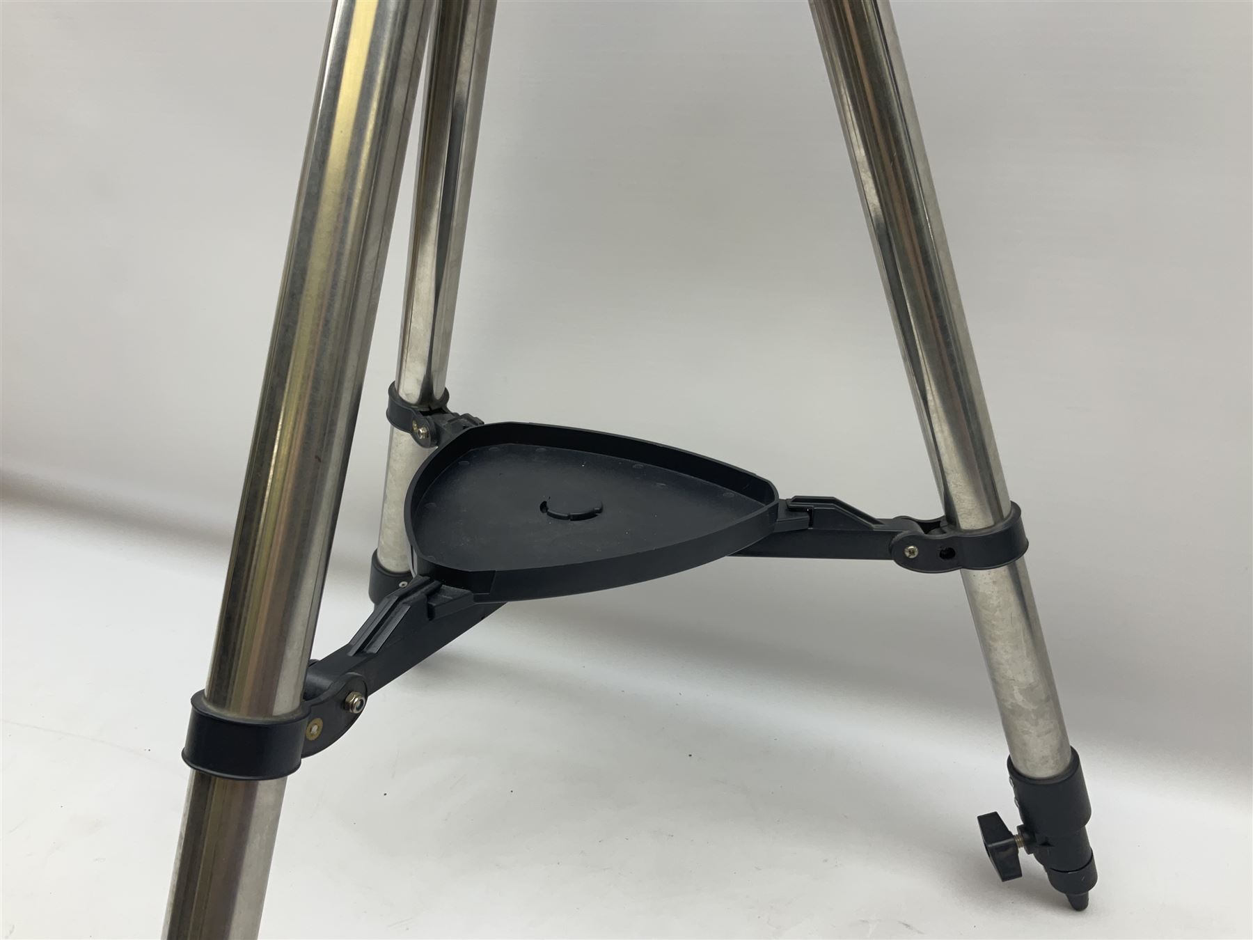 Celestron Astromaster 114 telescope and tripod stand, F=1,000mm, D=114