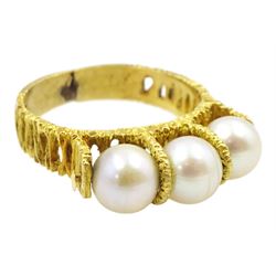 Gold three stone pearl ring and a single strand pearl necklace, with 9ct gold clasp