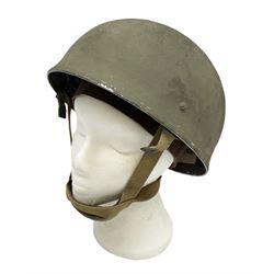 Post-WW2 British Airborne Troops,/Paratroopers Steel Helmet with green textured paint finish, leather and sponge liner and three point chinstrap mounting; liner marked BMB II 1953 71/4