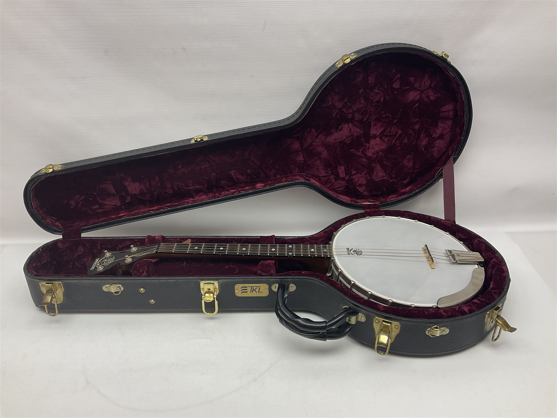 Deering seventeen-fret tenor banjo with cast metal body, serial no.H275, L79cm overall; in fitted hard carrying case
