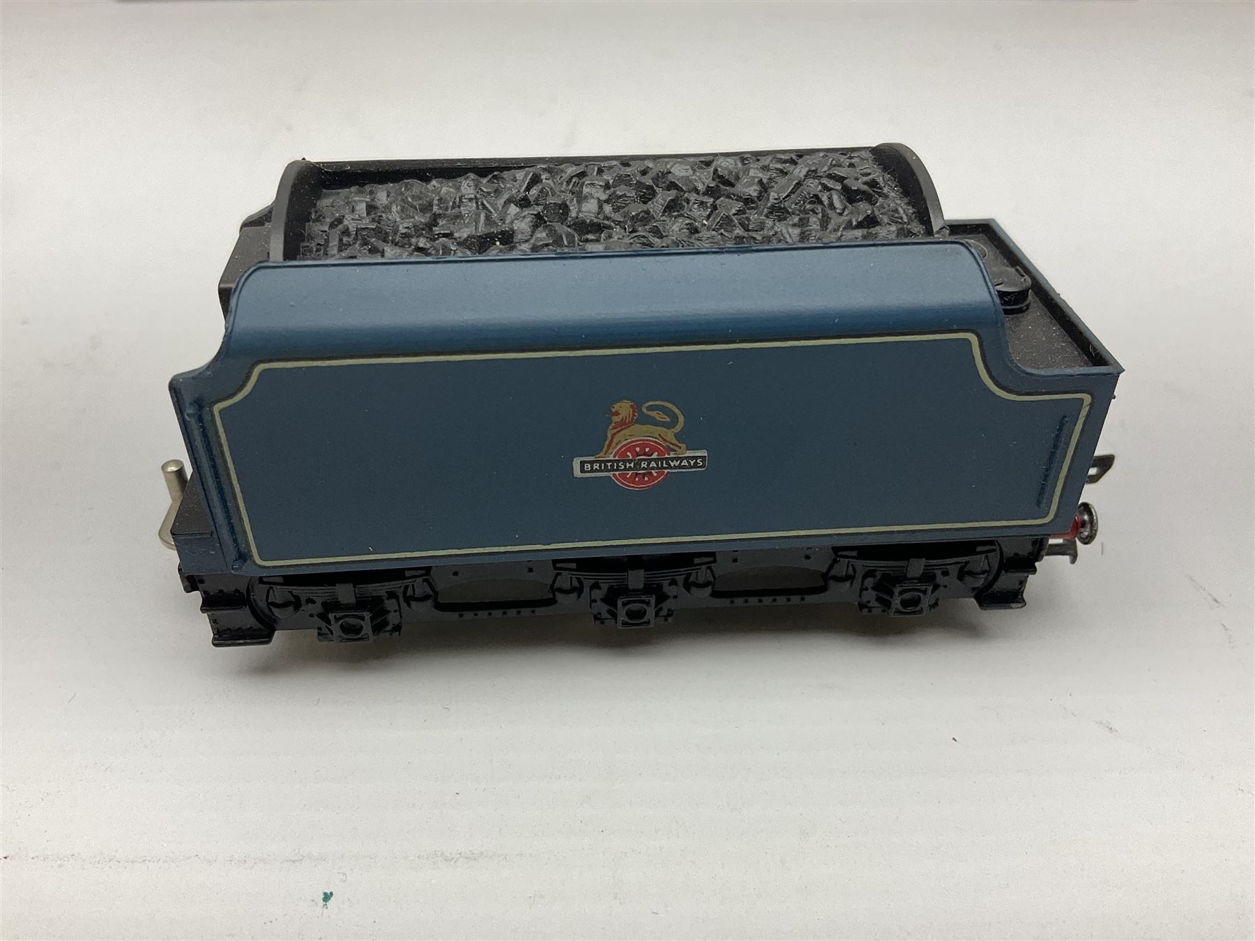 Wrenn '00' gauge - two Princess Coronation (Duchess) Class 4-6-2 locomotives - 'City of Glasgow' No.46242 in BR Blue; and 'Duchess of Hamilton' No.6229 in LMS Black; both boxed with instructions (2)