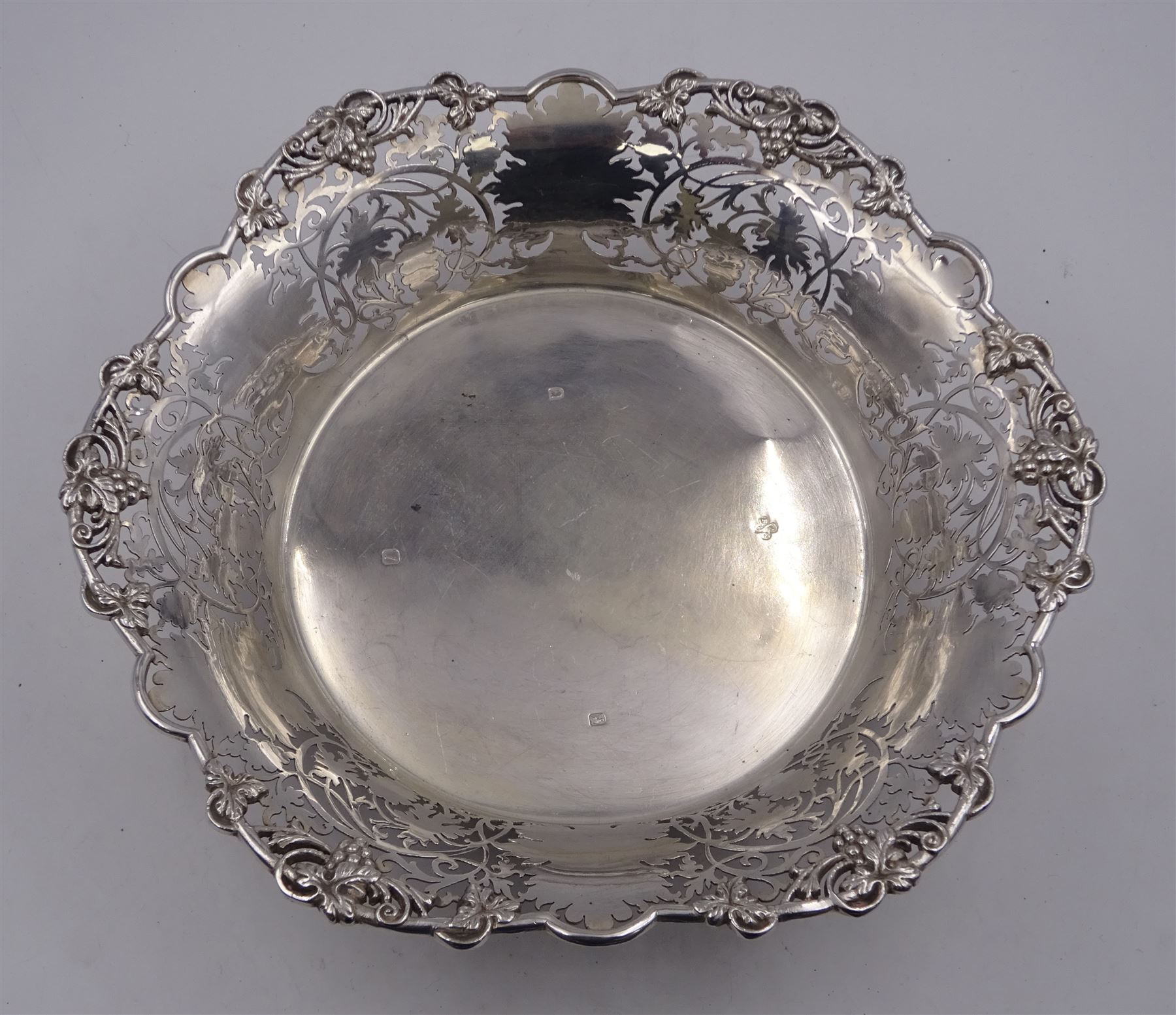 Modern silver Britannia standard fruit bowl, of lobed circular form, with applied and pierced fruiting vine decoration throughout, upon three bracket feet, hallmarked 1966, maker's mark BSC