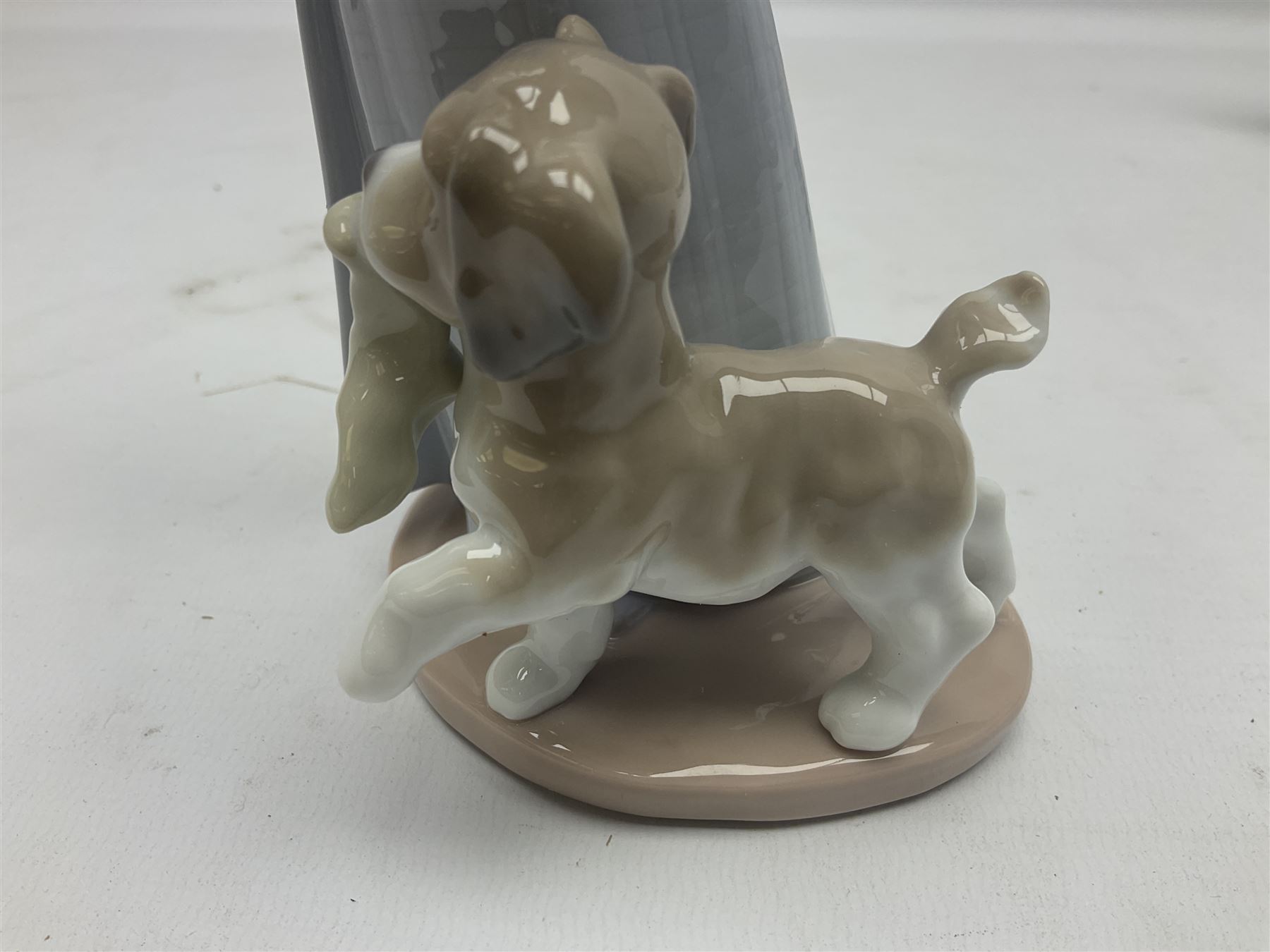 Three Lladro figures, comprising Dear Santa no 6166, Angelic Melody 1993 no 5963 and Seraphs Head no2 no 4885, together with Lladro plaque Love Brings Us Together no 7677, all with original boxes, largest example H18cm