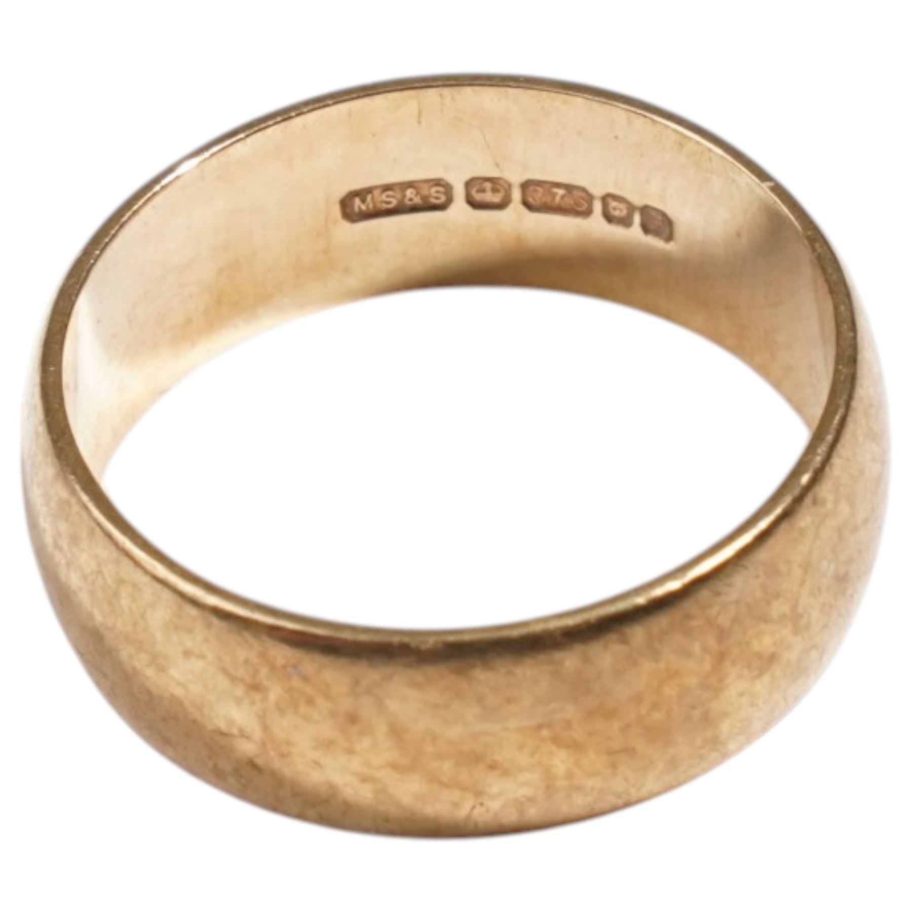 9ct gold wedding band, hallmarked