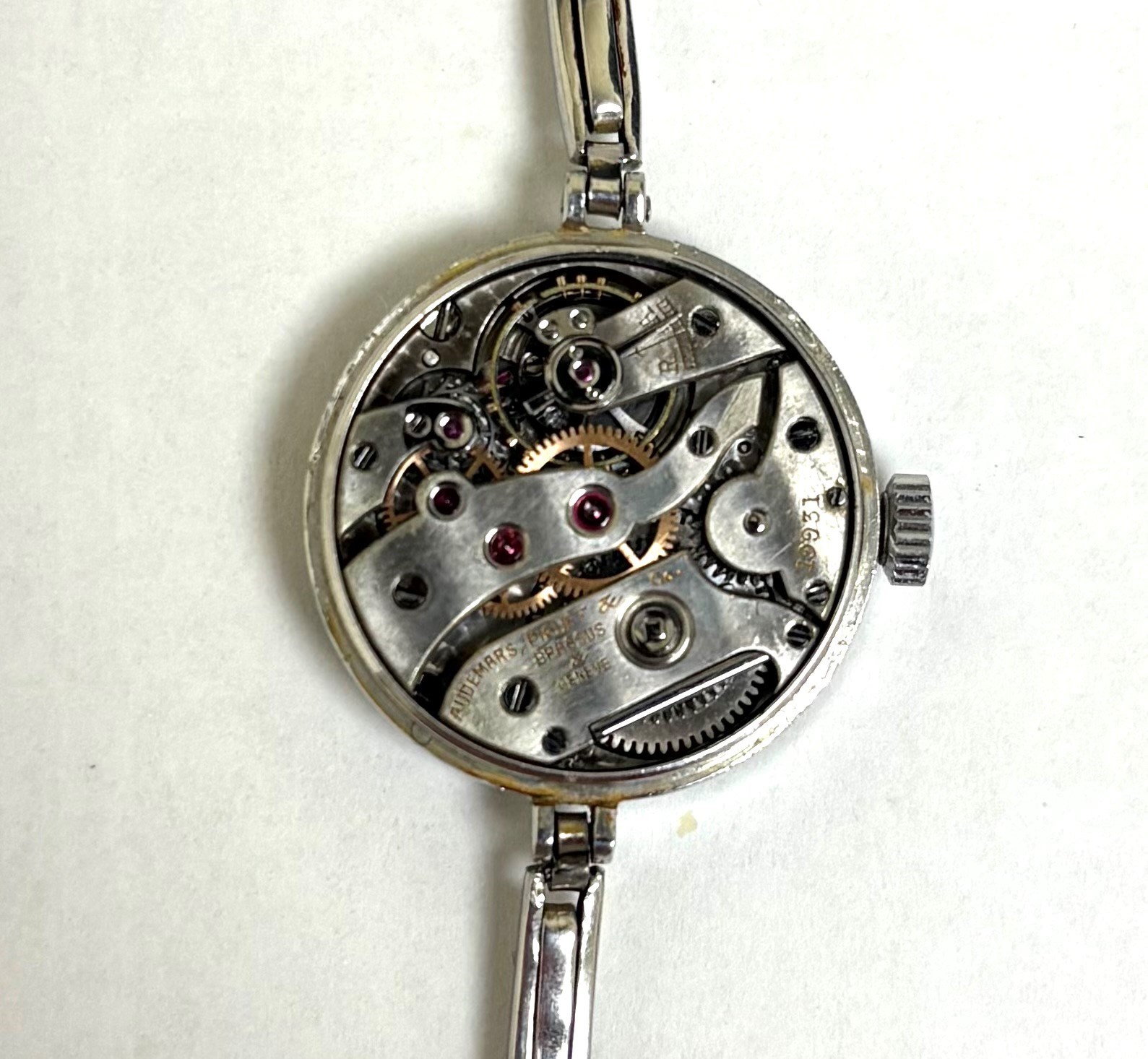 Audemars Piguet & Co Art Deco ladies platinum, diamond set manual wind wristwatch, movement No. 19931, cream / silvered dial with Arabic hour markers, the bezel milgrain set with round cut diamonds, to a platinum expanding bracelet