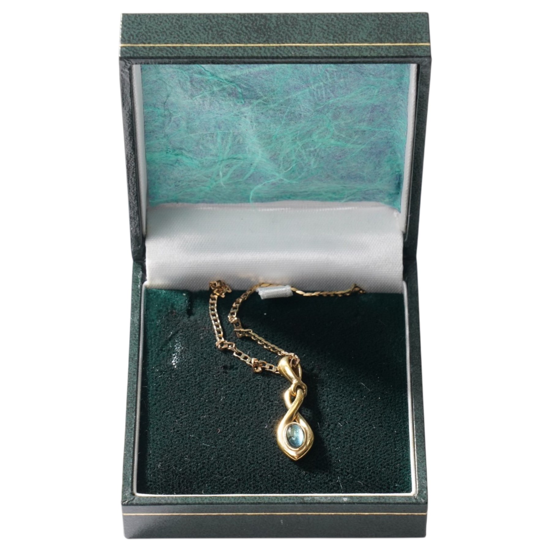 9ct gold chain necklace with gilt metal pendant 