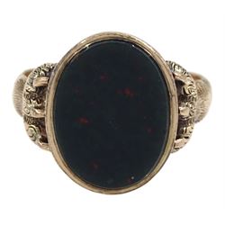 Victorian 9ct rose gold single stone bloodstone signet ring, with textured animal claw shoulders, Birmingham 1873