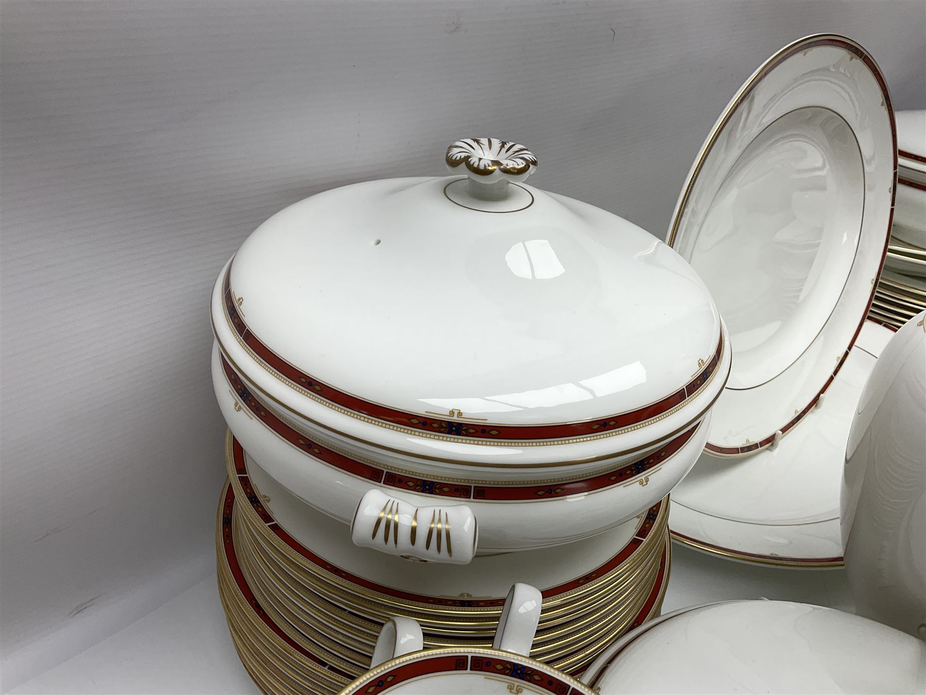 Wedgwood Colorado pattern dinner and coffee service for eight, to include coffee pot, milk jug, covered sucrier, coffee cans and saucers, dinner plates, side plates, twin handled bowls, four covered vegetable tureens etc (92)