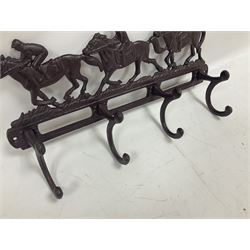 Cast iron coat rack, with racehorse decoration and four hooks, L40cm
