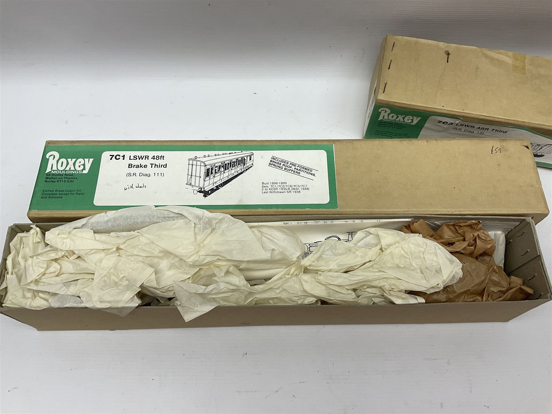 Eighteen boxed '0' gauge model railway kits for coaches and wagons from various makers, to include Roxey Mouldings, Slater’s Wagon Kits, Parkside Dundas, Blacksmith Models etc, all in original boxes (18)