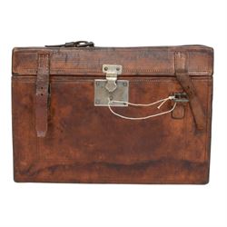 Cartridge magazine carrying case in leather, with five partitions with adjustable belts, t...