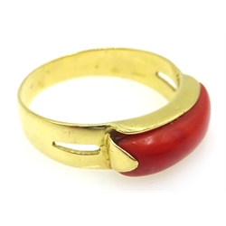  18ct gold coral ring, stamped 750  