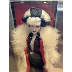 Disney Villains Designer Collection doll 'Cruella De Vil', in original box and bag