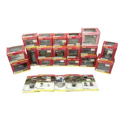 Hornby 'N' gauge - eighteen Lyddle End t