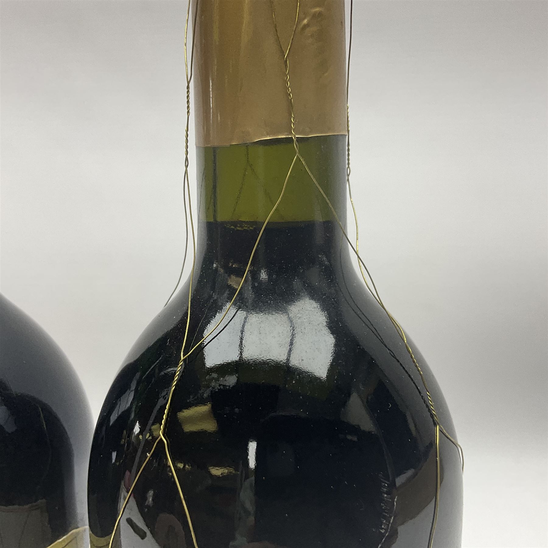 Mixed wine, comprising Chateau Cantemerle, 1975, Grand Cru Classe Se Medoc, Chateau Notton, 1985, Margaux and Marques De Calatrava, 2001 Tempranillo, various contents and proof (3) 
