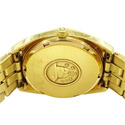 Omega Constellation gentleman's 18ct gold chronometer automatic wristwatch, Ref. 168.0057, Cal 1021, champagne dial with day / date aperture and baton hour markers, stamped 750 with Helvetia hallmark, on original 18ct gold expanding bracelet, with fold-over clasp, London import mark 1973