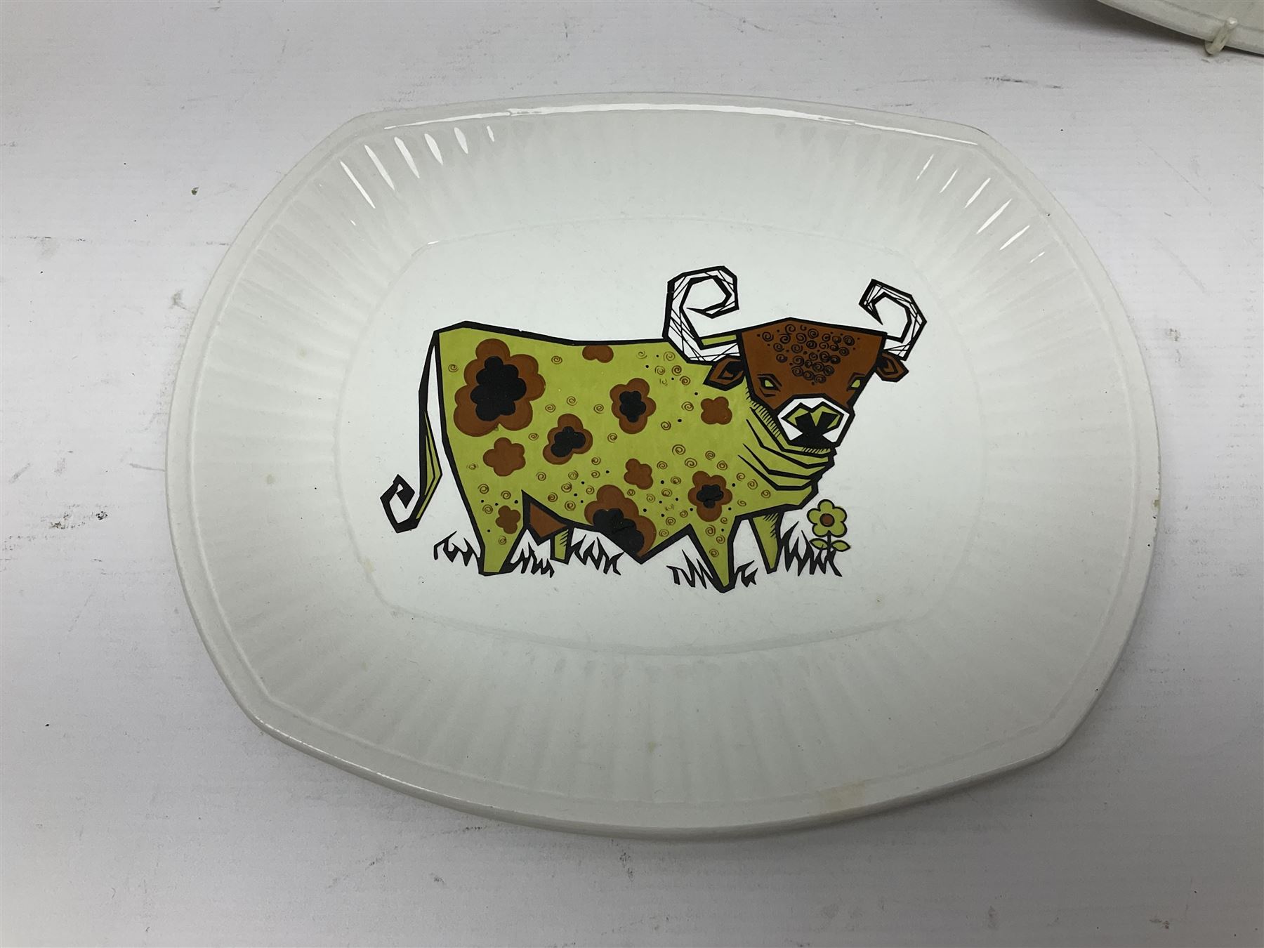 Set of Six Washington pottery fish series plates, titled Aquarius, together with two Ironstone pottery Beefeater plates, L28cm, H24cm