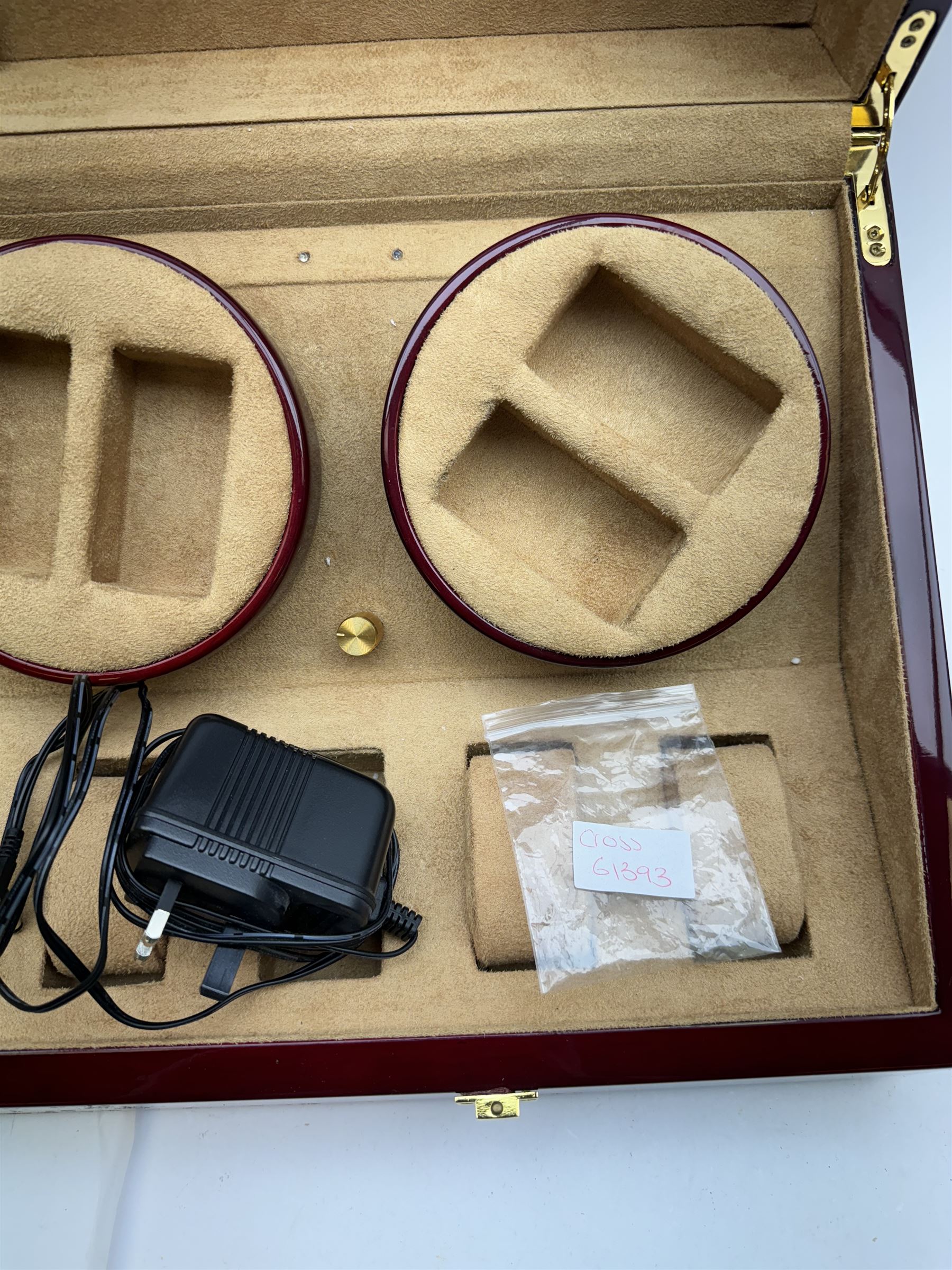 Electronic watch winder for three watches, in laminated mahogany finish, H24cm, W54cm