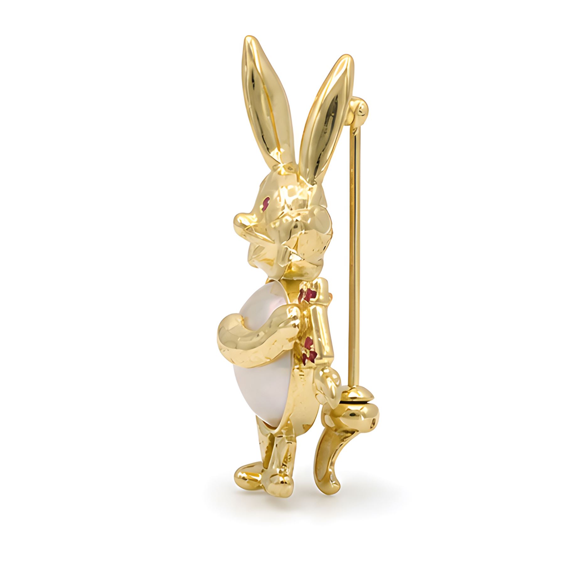 14ct gold ruby and mabe pearl bunny pendant / brooch, the bunny set with a single ruby eye and pearl, holding a ruby set carrot, stamped 585