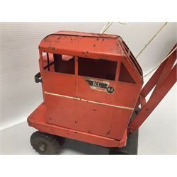 Mamod TE1a steam traction engine with burner, bunker, steering rod and funnel; red and black painted Tri-ang tin-plate Jones KL44 mobile crane; and two Hull Savings Bank Home Safe money boxes; all unboxed (4)