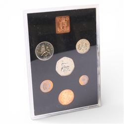 Great British coins, including various Royal Mint proof and brilliant uncirculated year sets, pre-decimal coins, Queen Elizabeth II 1953 proof set (incomplete), etc
