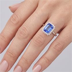 18ct white gold tanzanite and diamond cluster ring, single octagonal cut tanzanite of approx 0.80, surrounded by twenty-two round brilliant cut diamonds, stamped, total diamond weight approx 0.25 carat